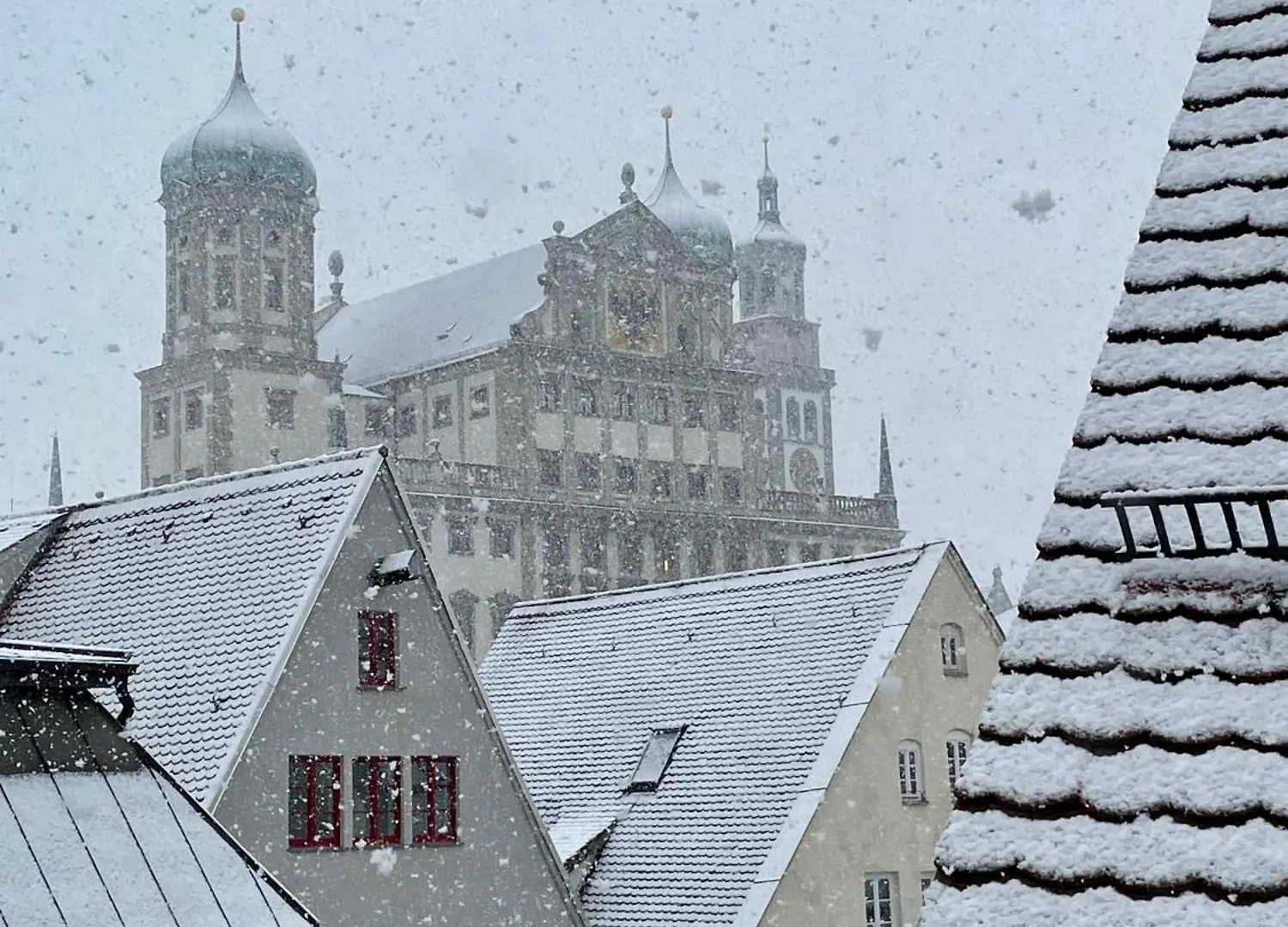 Maerzenbad Palais - Altstadt & Rathausblick Augsburg